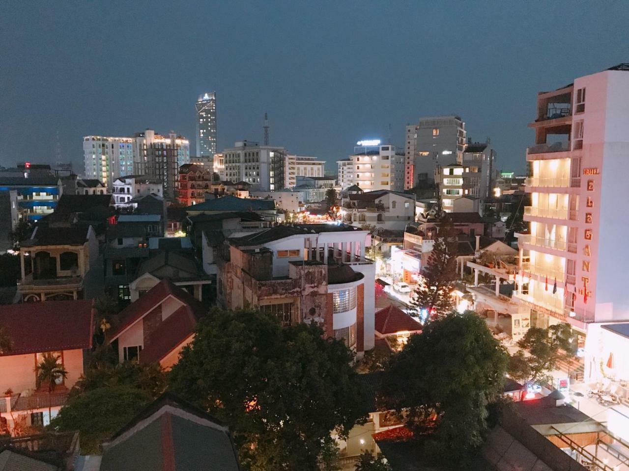 Golden Star Hotel Hue Buitenkant foto