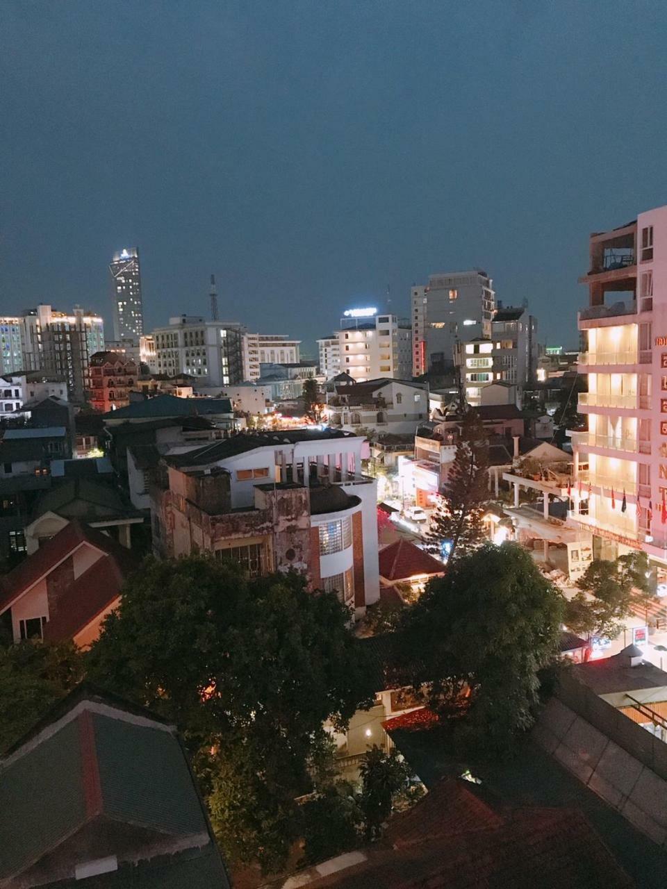 Golden Star Hotel Hue Buitenkant foto